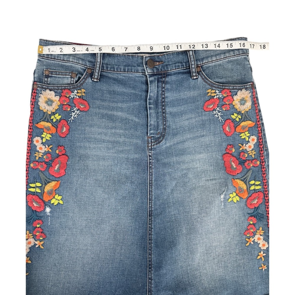 Johnny Was Christy Women's Indigo Blue Floral Embroidered Denim Skirt Size 30 - Picture 6 of 9